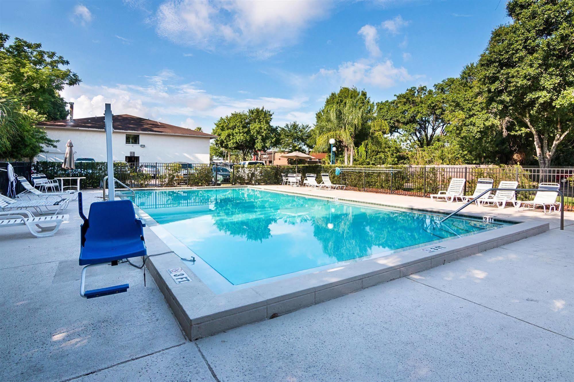 Heartland Motel 6-Tampa, Fl - Fairgrounds מראה חיצוני תמונה